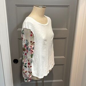 Umgee White Top with Floral Sleeves